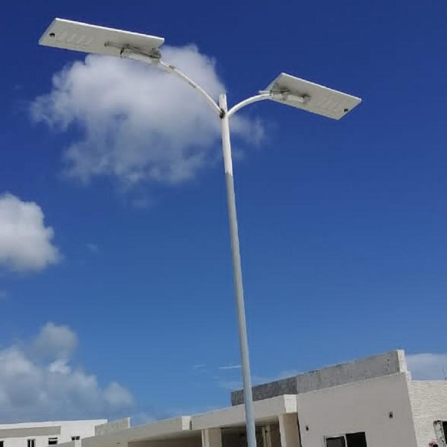 100W All in One Solar Powered Street Light in Dominican Republic